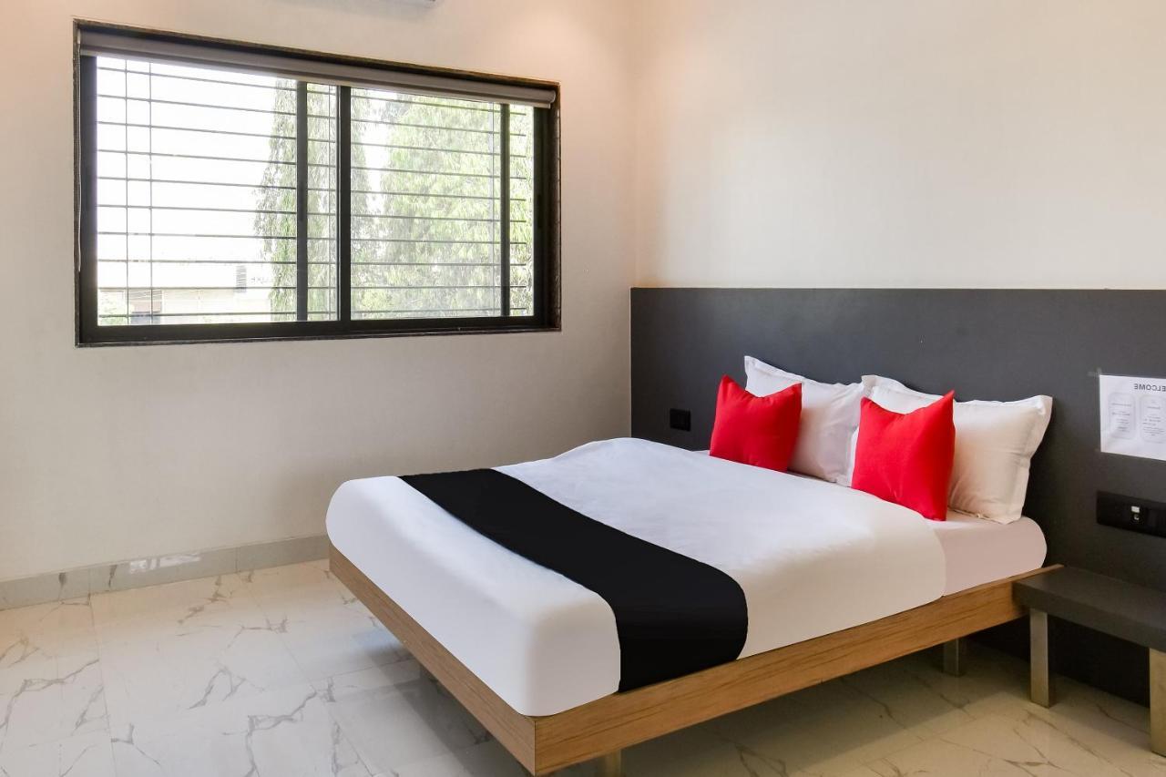 Capital O 71866 Hotel Ansh Аурангабад Екстериор снимка