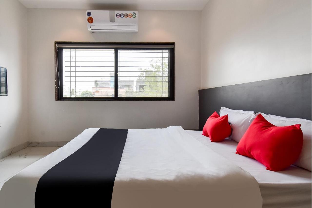 Capital O 71866 Hotel Ansh Аурангабад Екстериор снимка