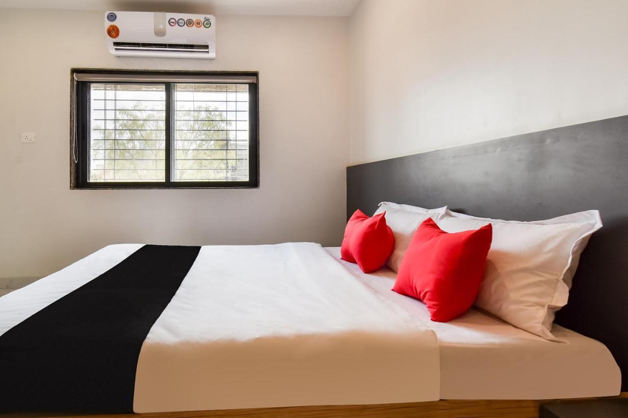Capital O 71866 Hotel Ansh Аурангабад Екстериор снимка
